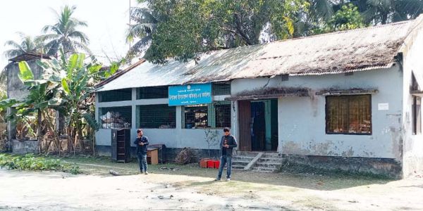 ২০ বছর ধরে বন্ধ আমতলীর মৎস্য হ্যাচারি : ভোগান্তিতে মাছ চাষিরা